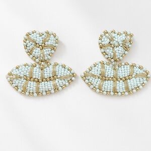 ⚜️ Elegant Gold and Cream Beaded Earrings